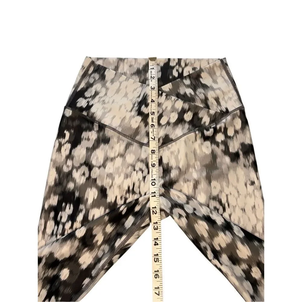 Offline by Aerie black and white high rise 7/8 leggings - M